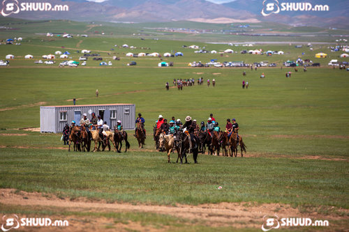 Монголын үндэсний спортын долдугаар их наадам болж байна
